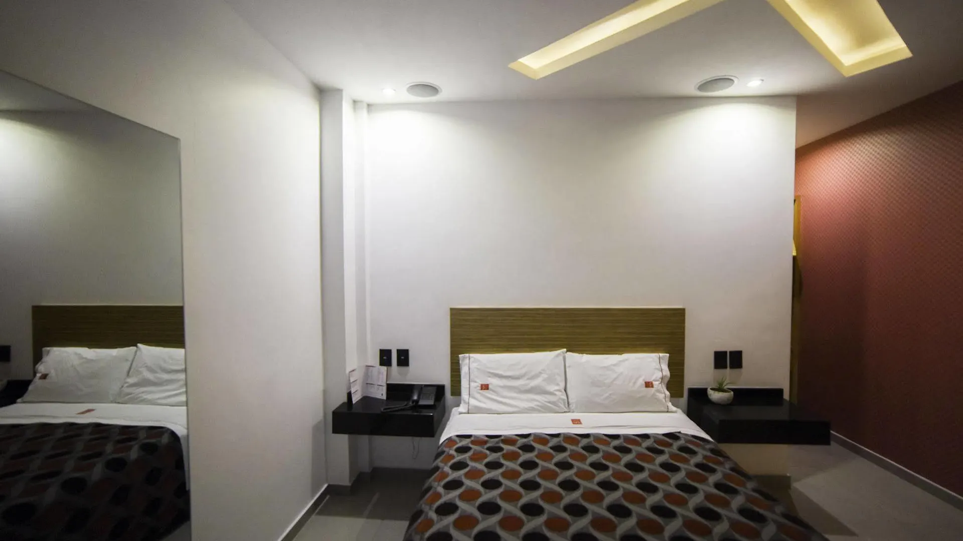 Six Hotel Guadalajara Expiatorio